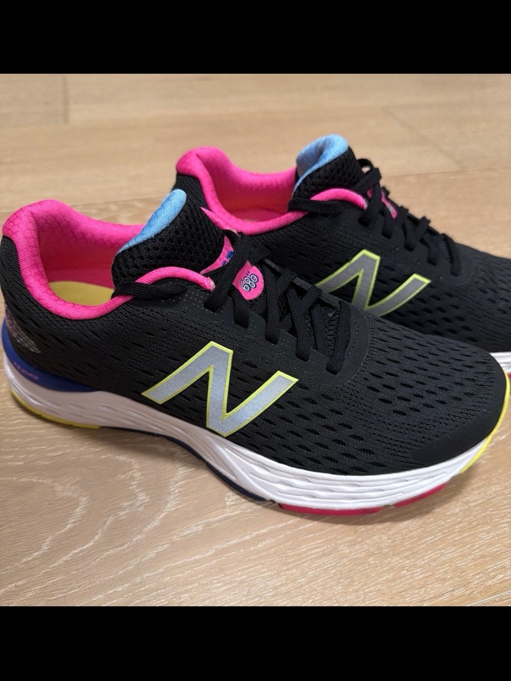New Balance 680 V.6 women’s running shoes black neon 7.5